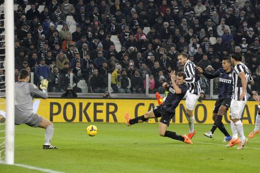 Il raddoppio di Giorgio Chiellini. Reuters